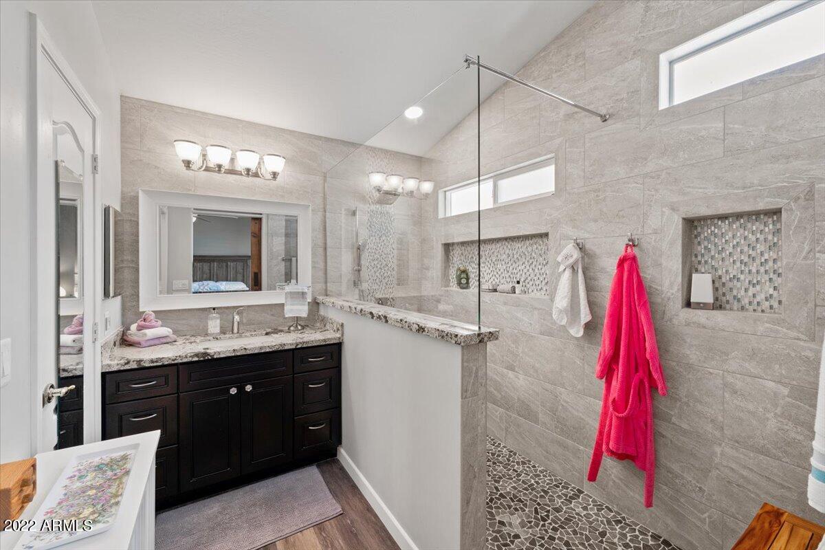3322 W GARY Drive
