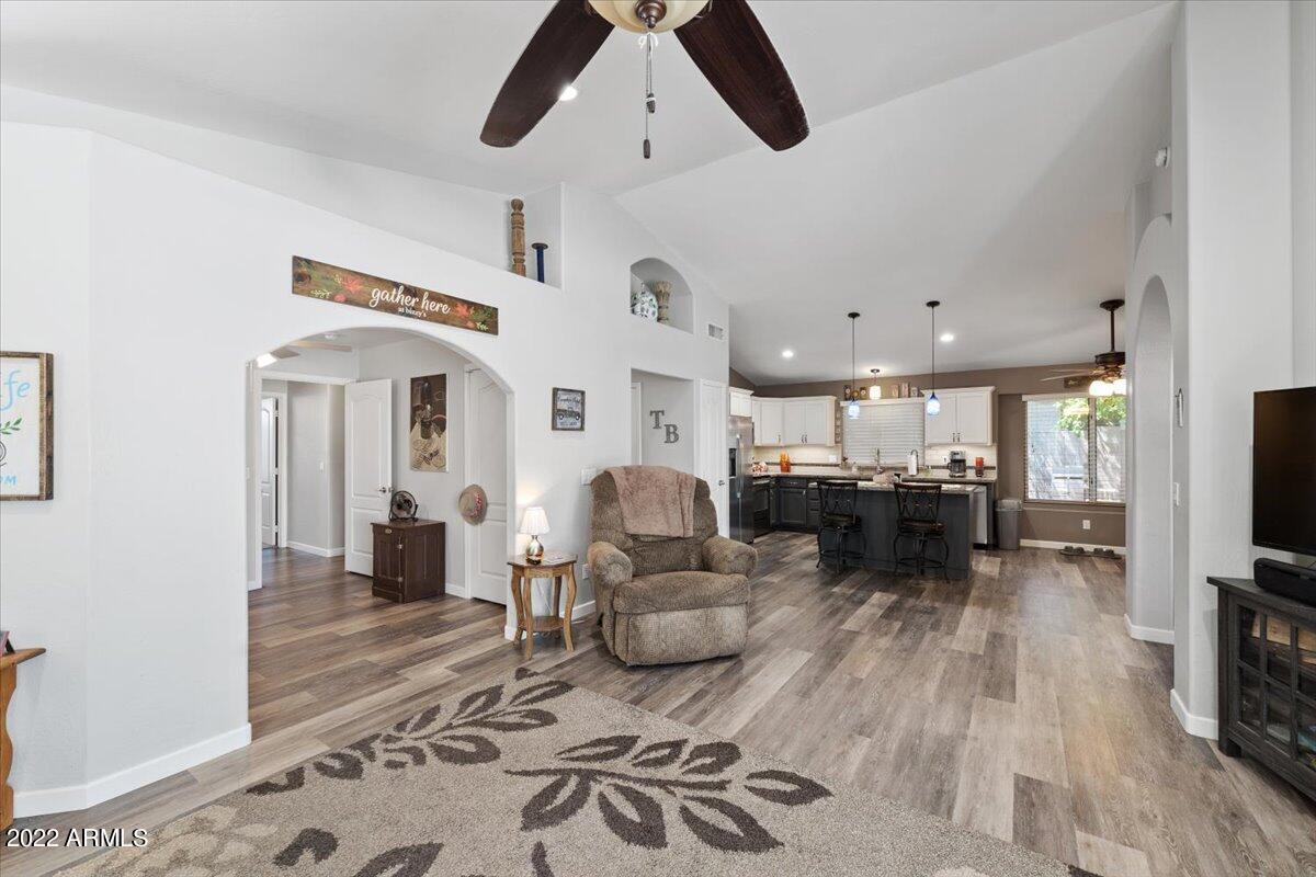 3322 W GARY Drive