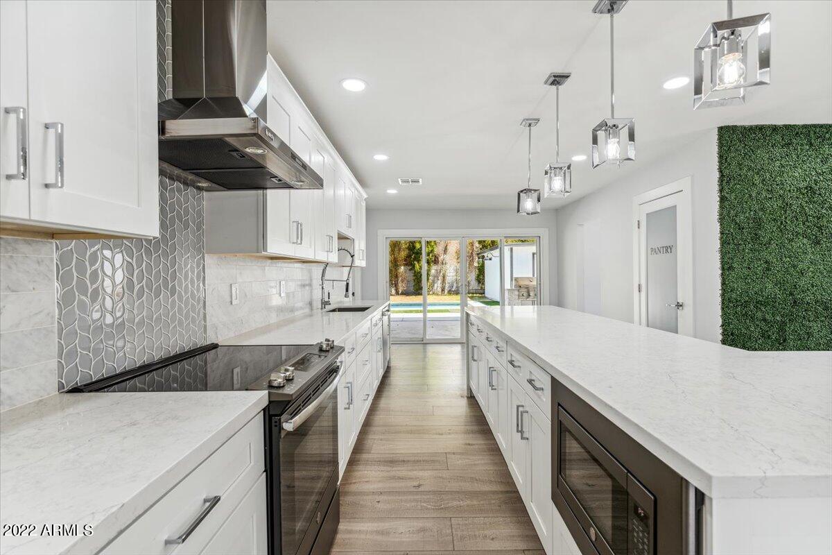 4041 N 40TH Place