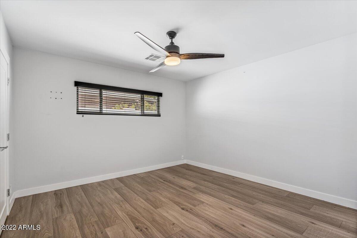 4041 N 40TH Place