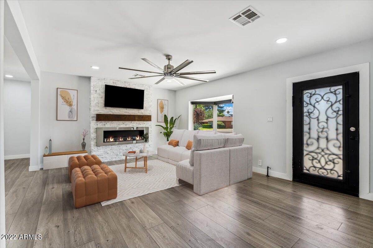 4041 N 40TH Place