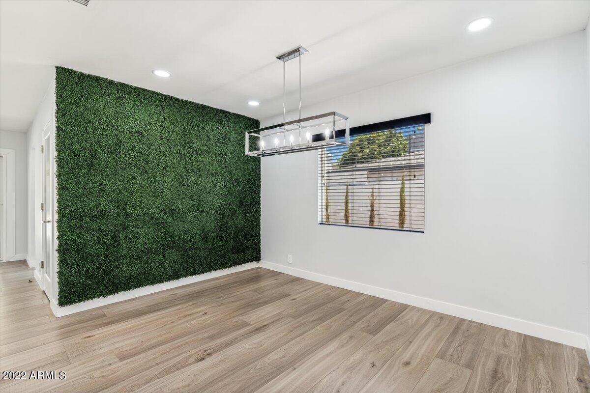 4041 N 40TH Place