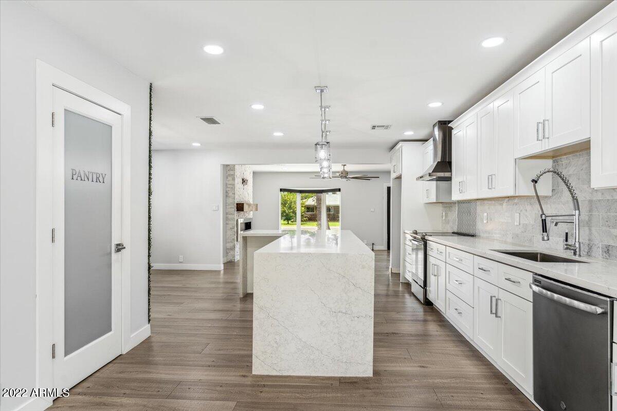 4041 N 40TH Place