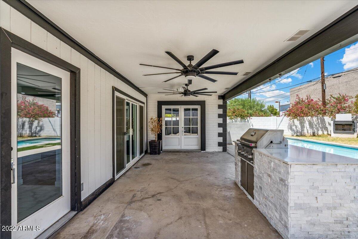 4041 N 40TH Place