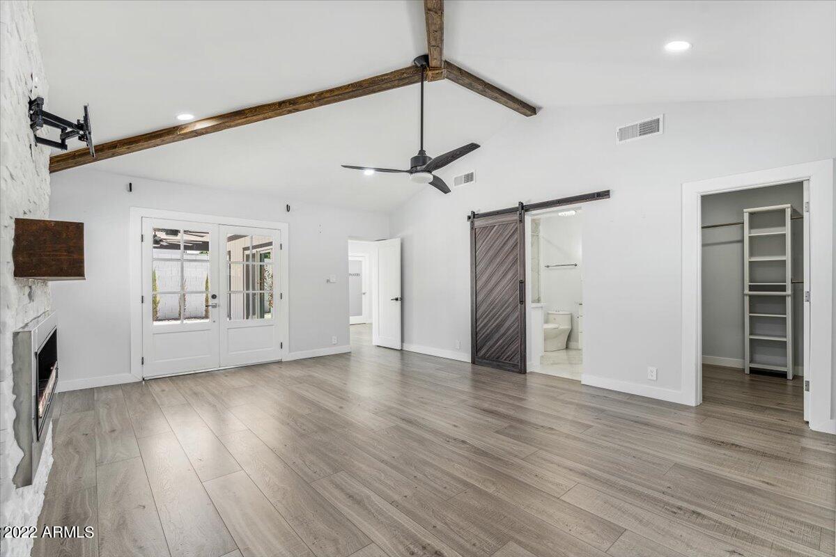 4041 N 40TH Place