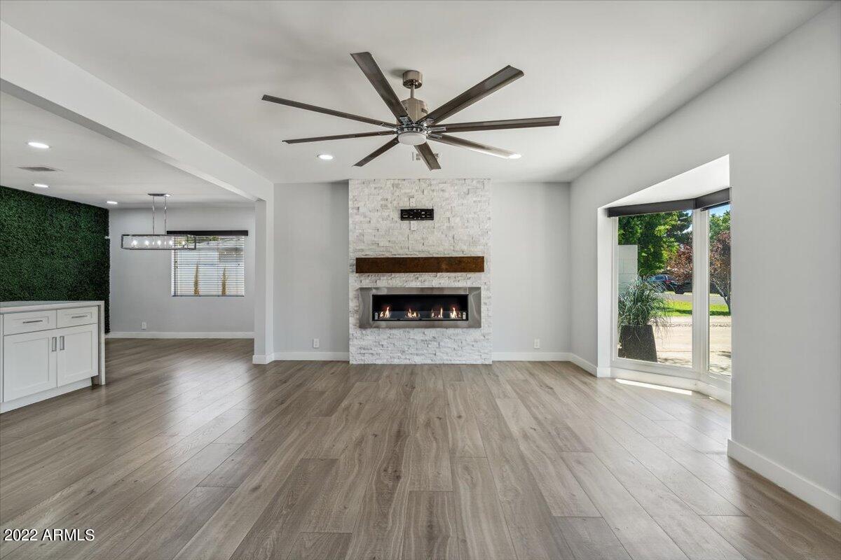 4041 N 40TH Place