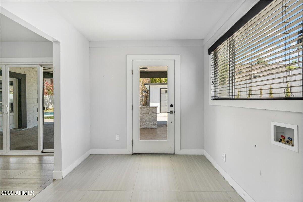 4041 N 40TH Place