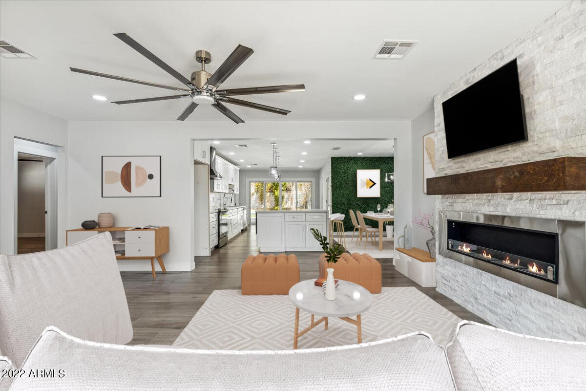 4041 N 40TH Place