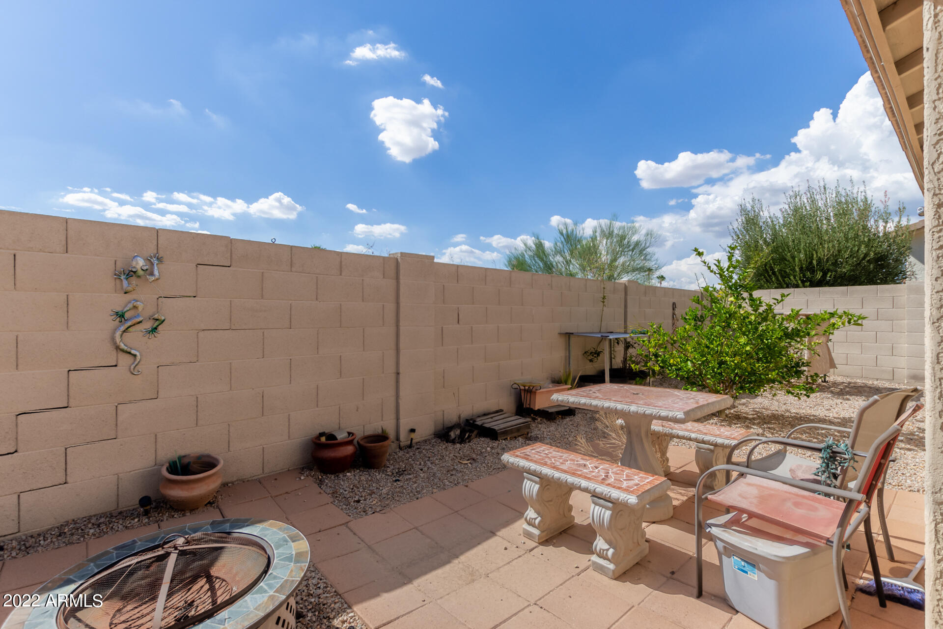 2742 S POWELL Road