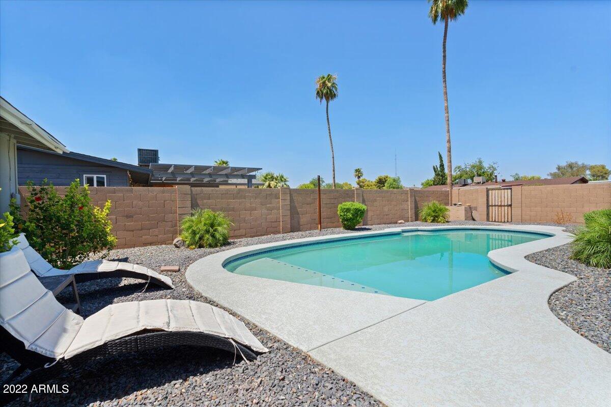 3308 E CHARTER OAK Road