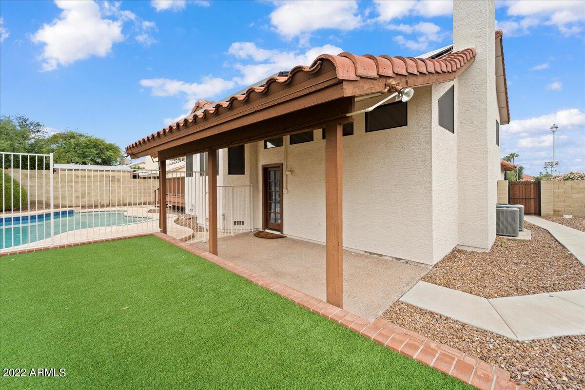 1929 E LUDLOW Drive