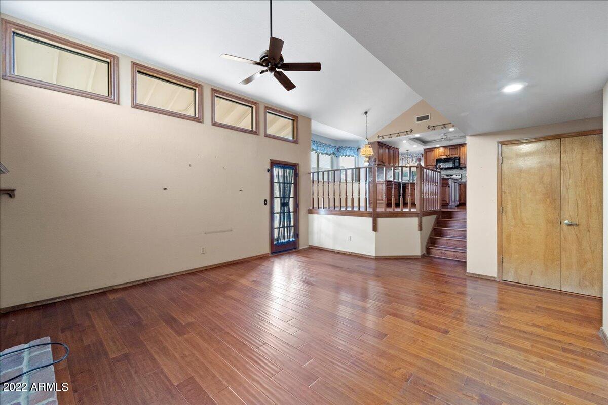 1929 E LUDLOW Drive