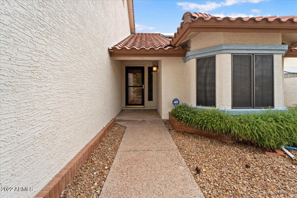 1929 E LUDLOW Drive