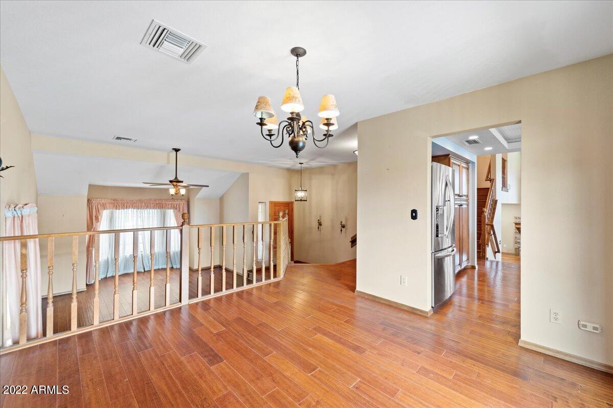 1929 E LUDLOW Drive