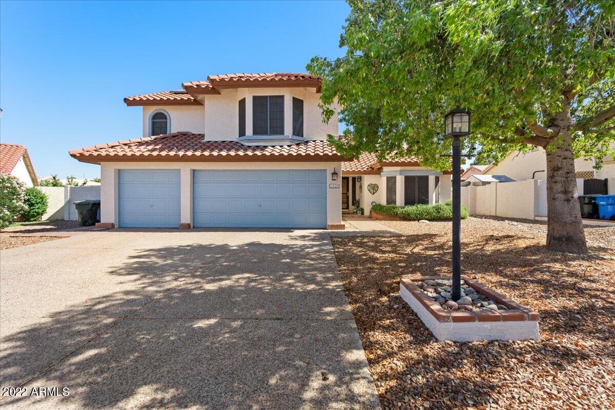 1929 E LUDLOW Drive