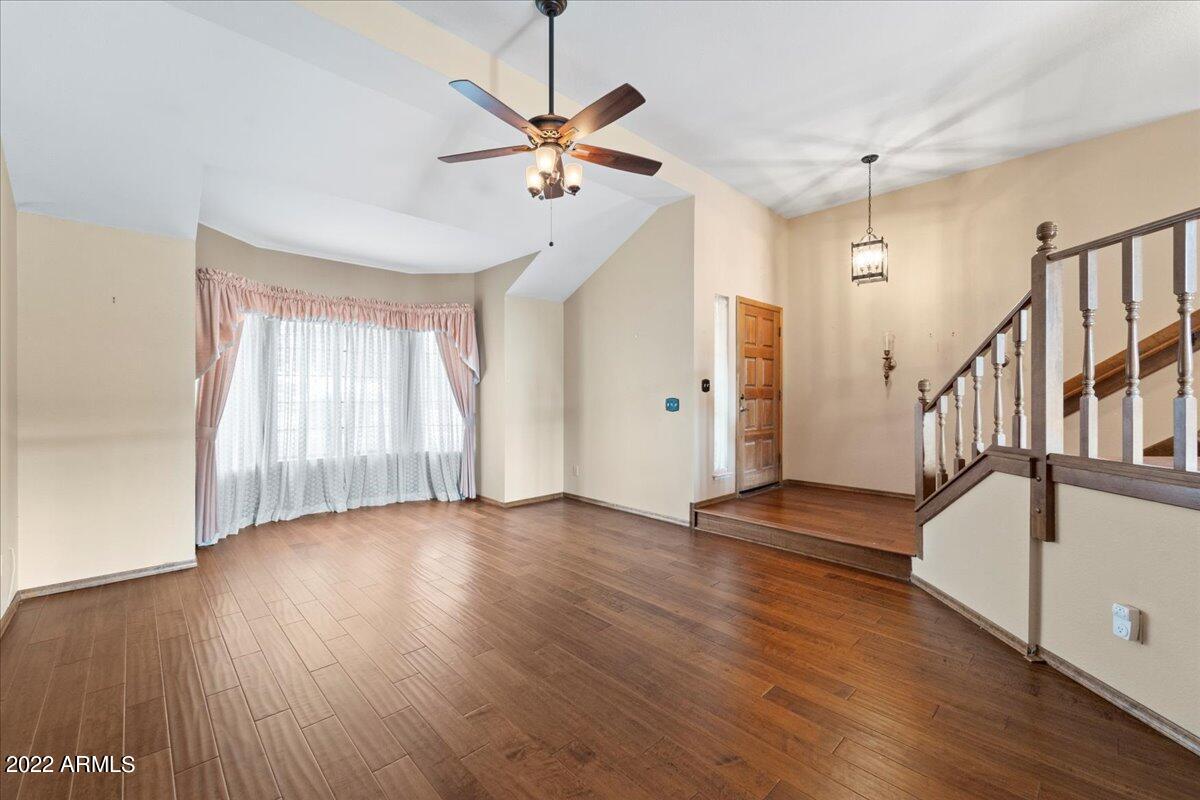 1929 E LUDLOW Drive