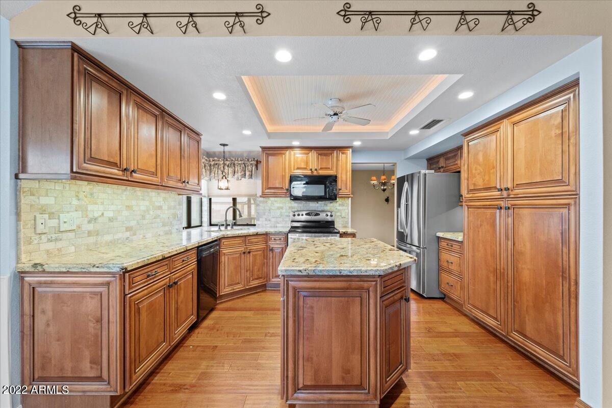 1929 E LUDLOW Drive