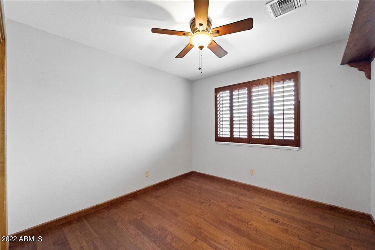 1929 E LUDLOW Drive