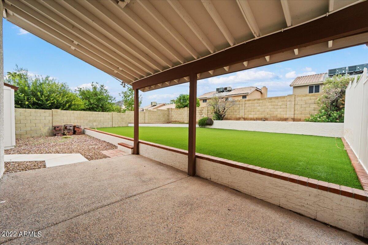 1929 E LUDLOW Drive