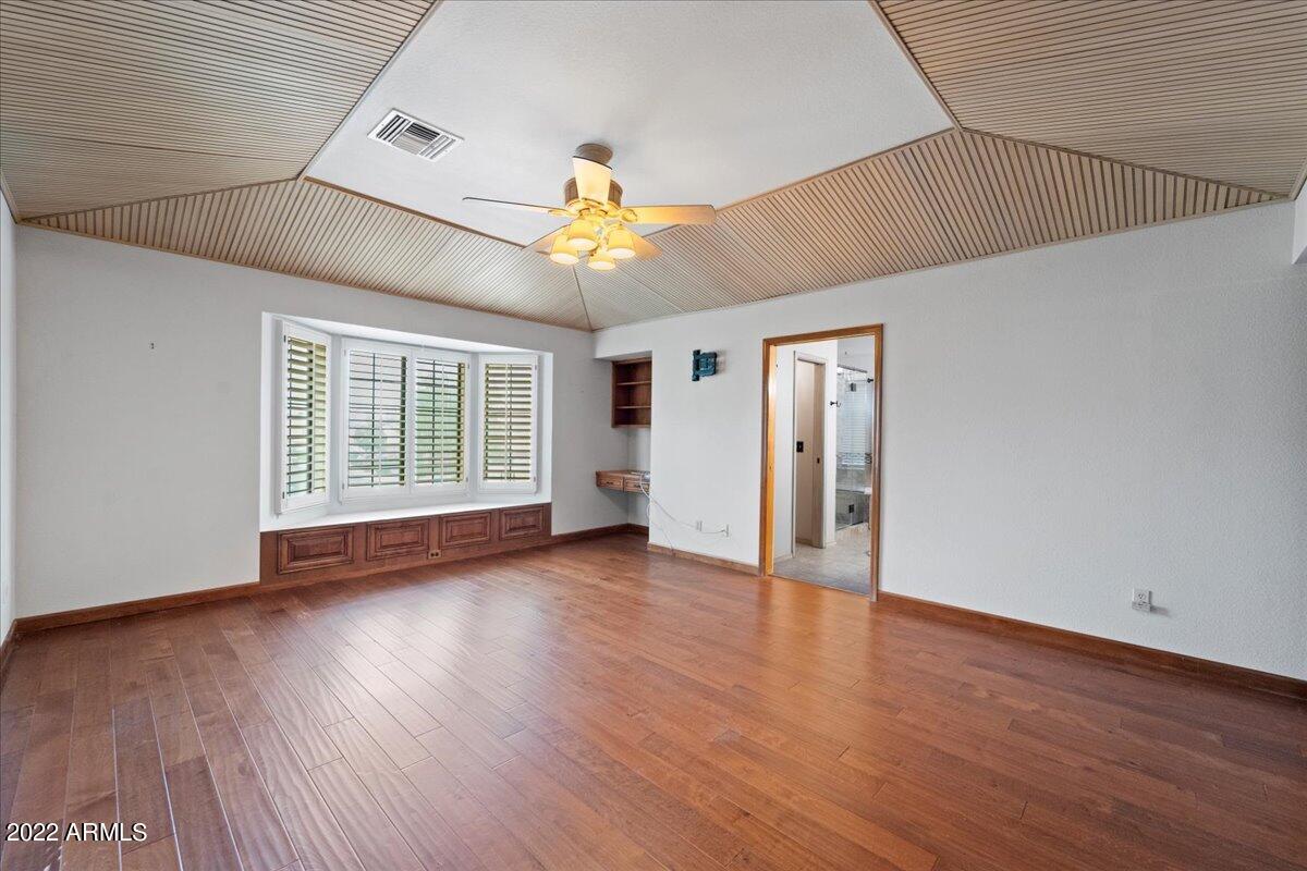 1929 E LUDLOW Drive