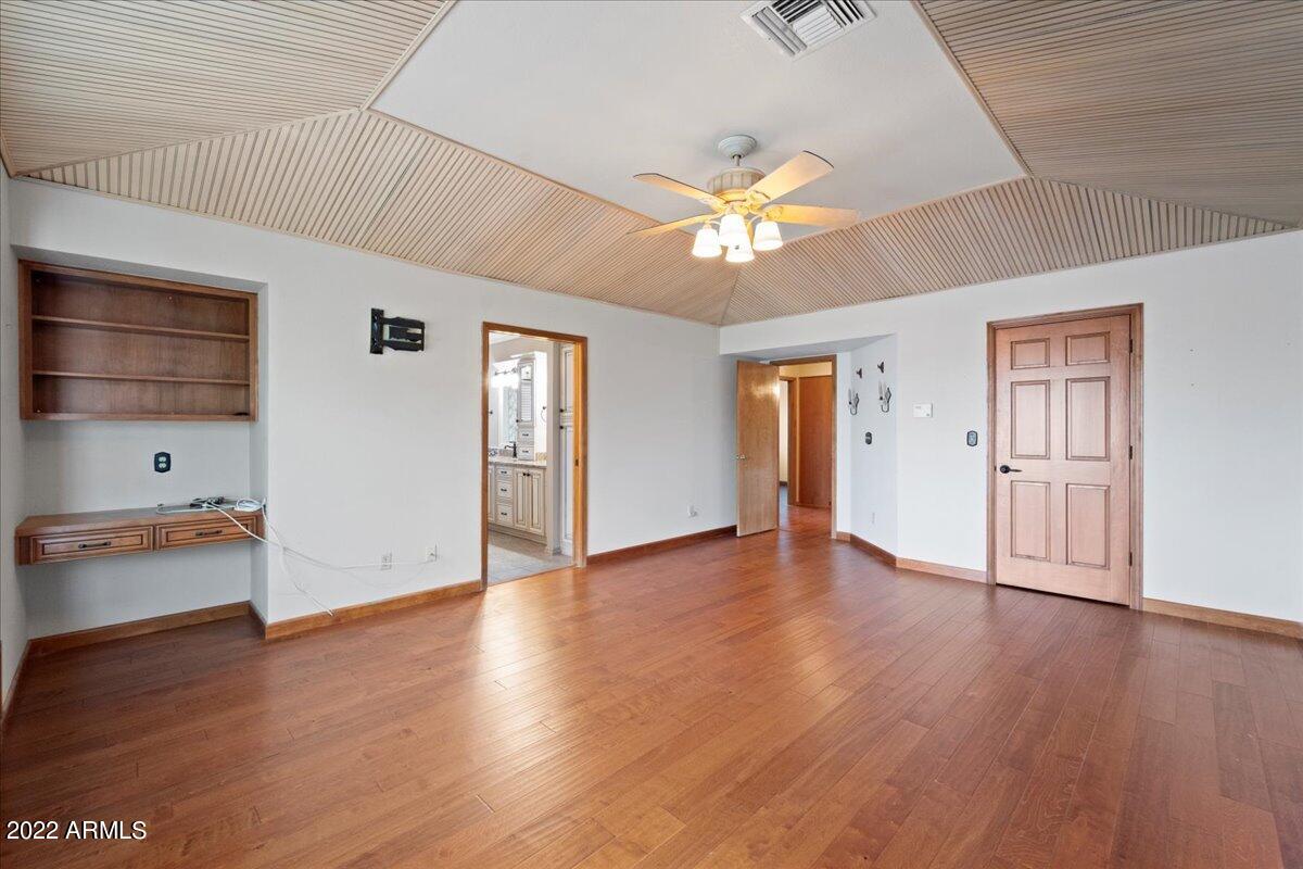 1929 E LUDLOW Drive