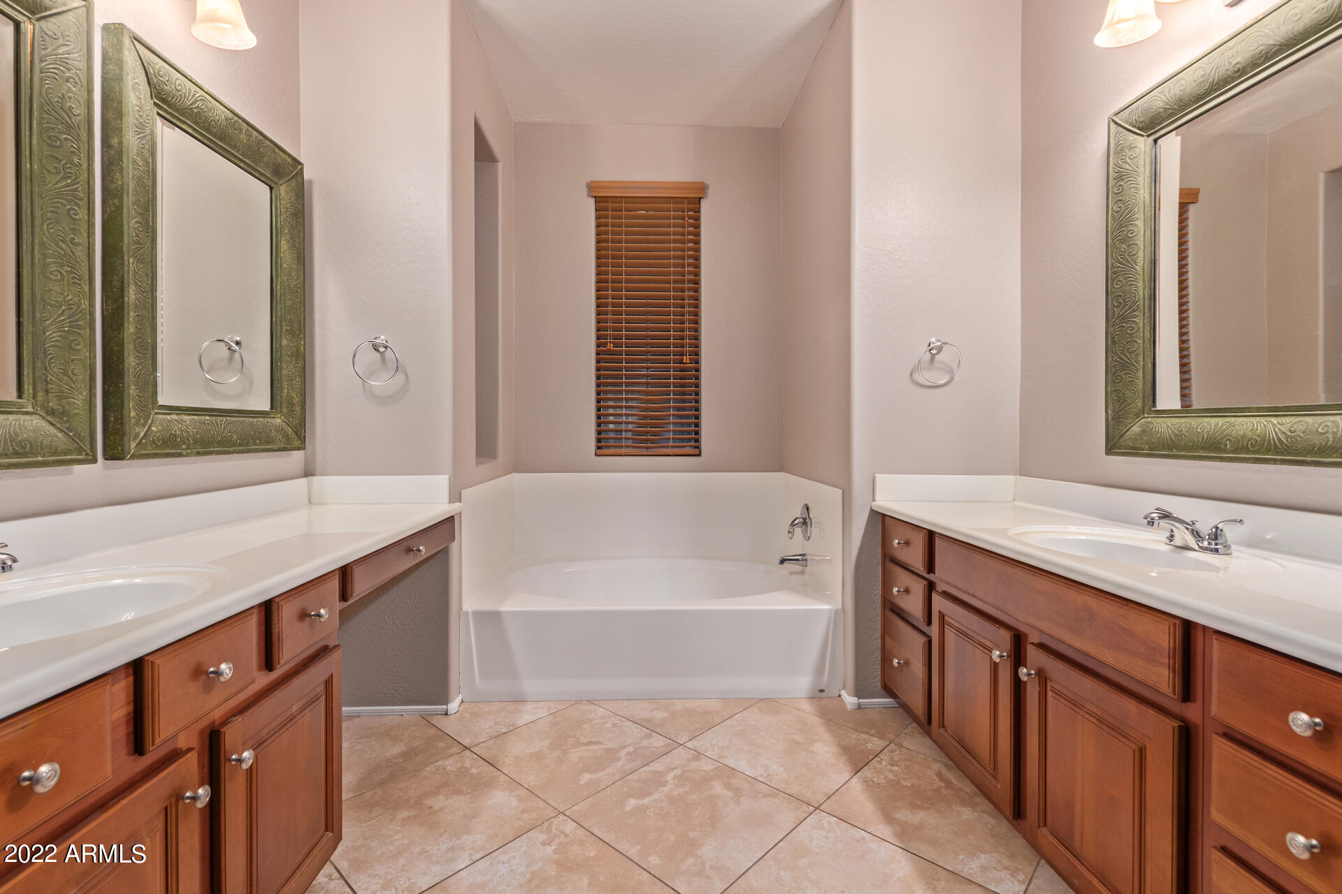 2318 W SLEEPY RANCH Road