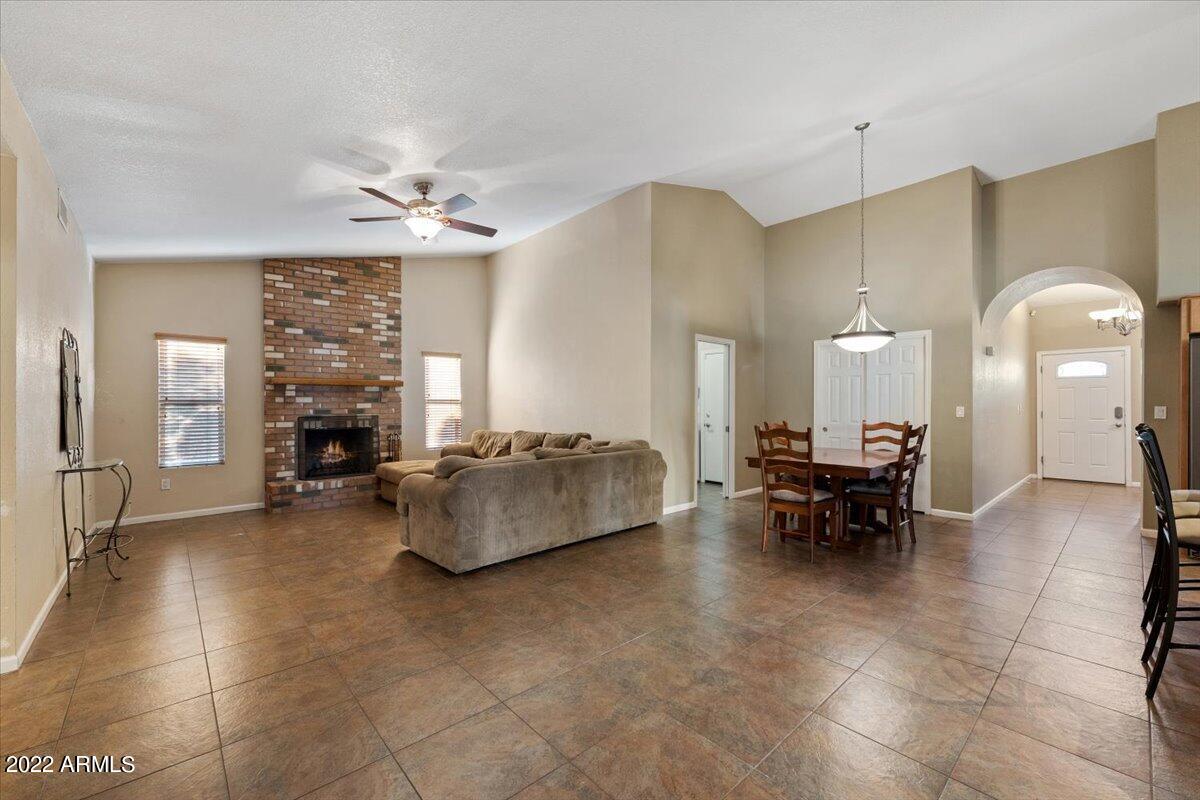 4153 W KENT Drive