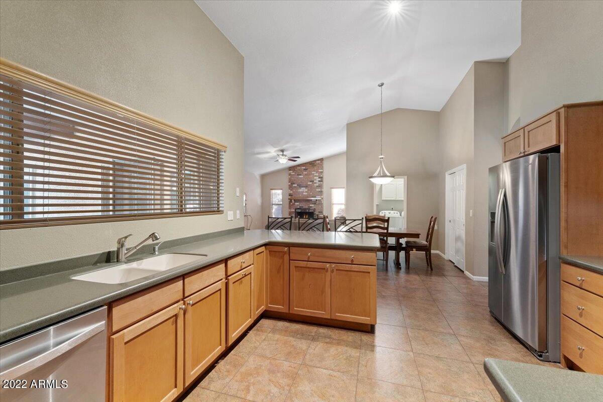 4153 W KENT Drive