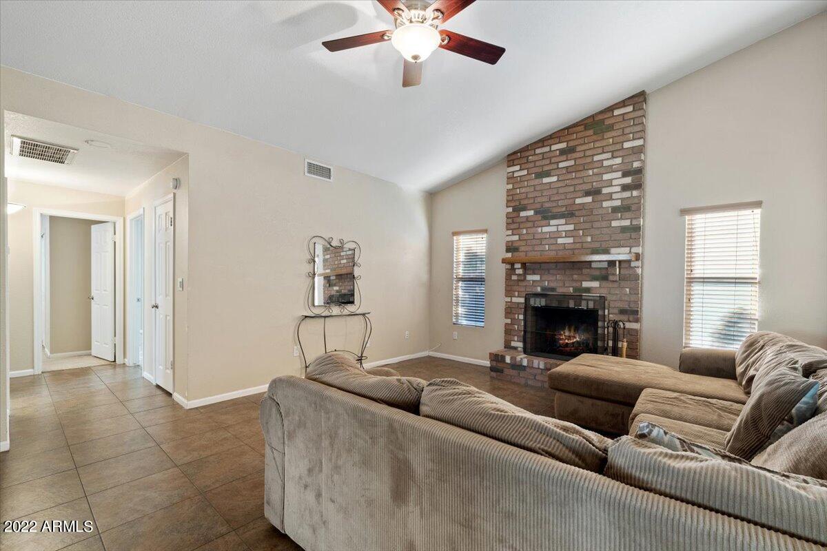 4153 W KENT Drive