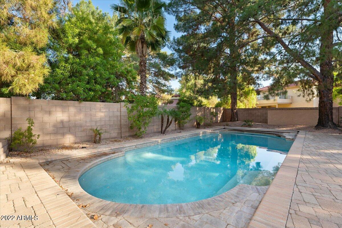 4153 W KENT Drive