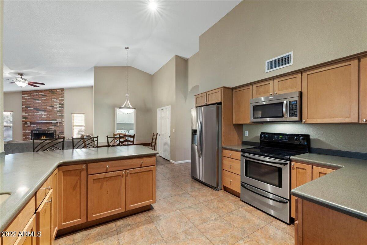 4153 W KENT Drive