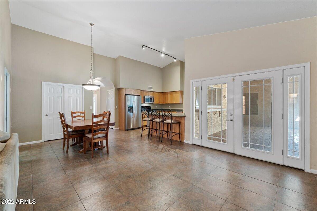 4153 W KENT Drive