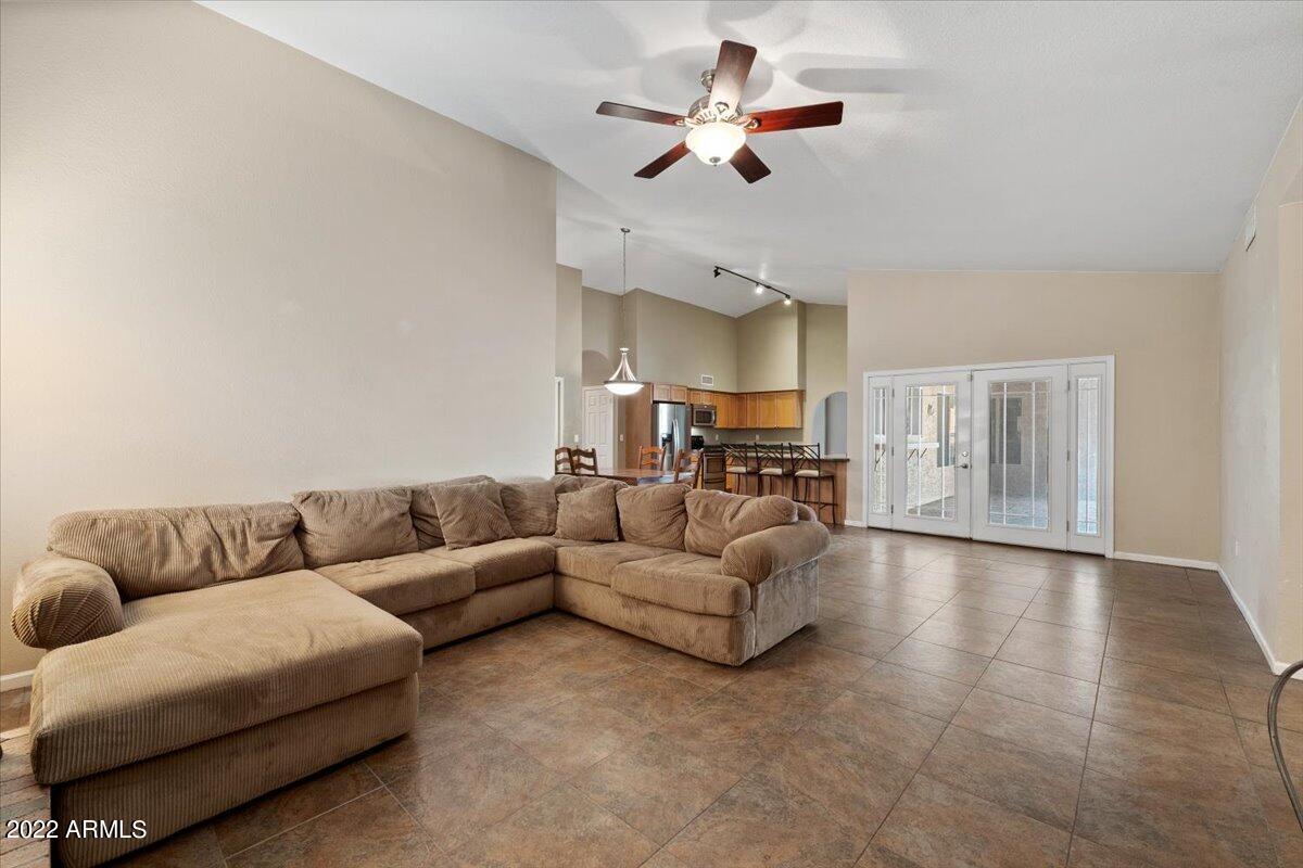 4153 W KENT Drive