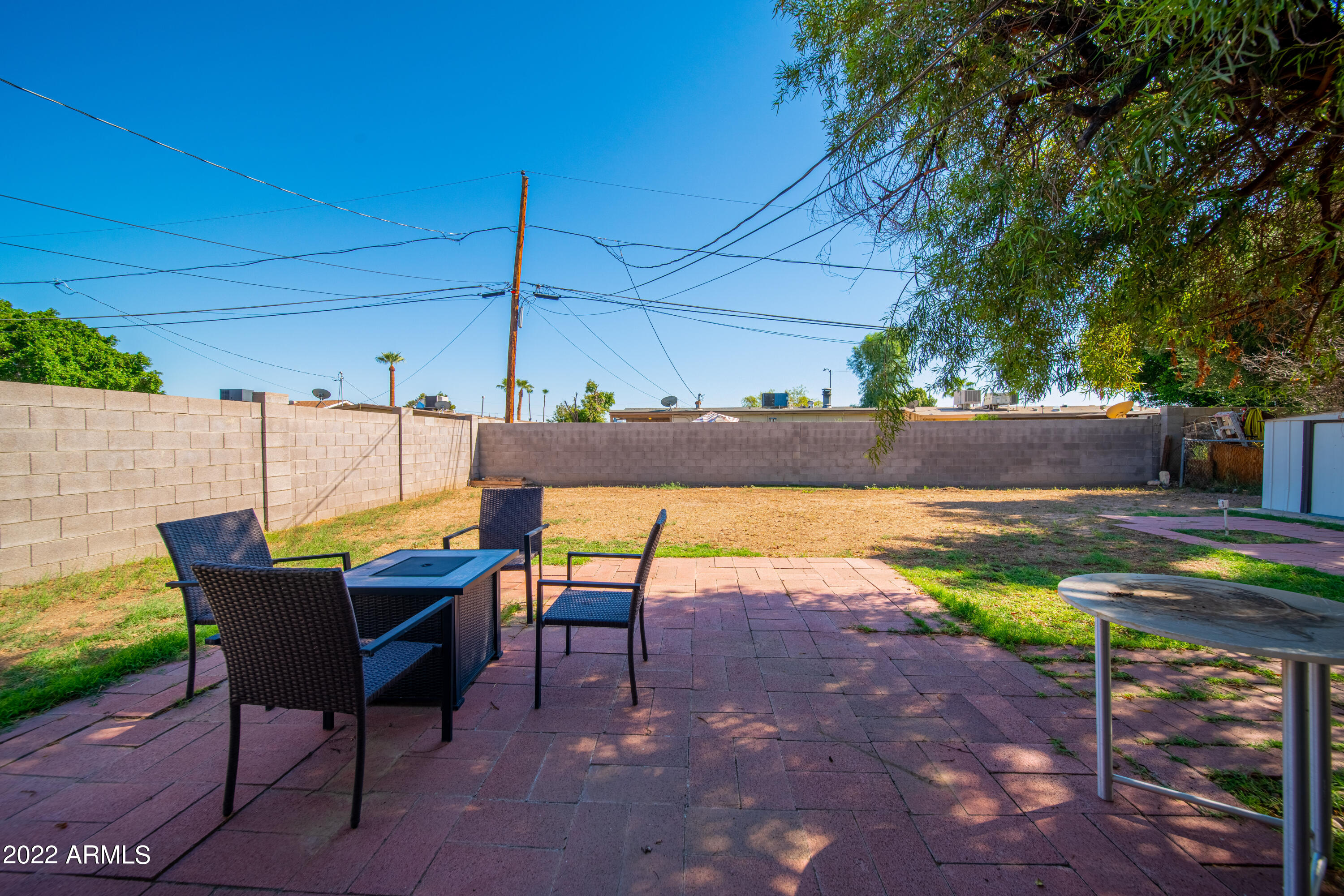 2225 W ALTADENA Avenue