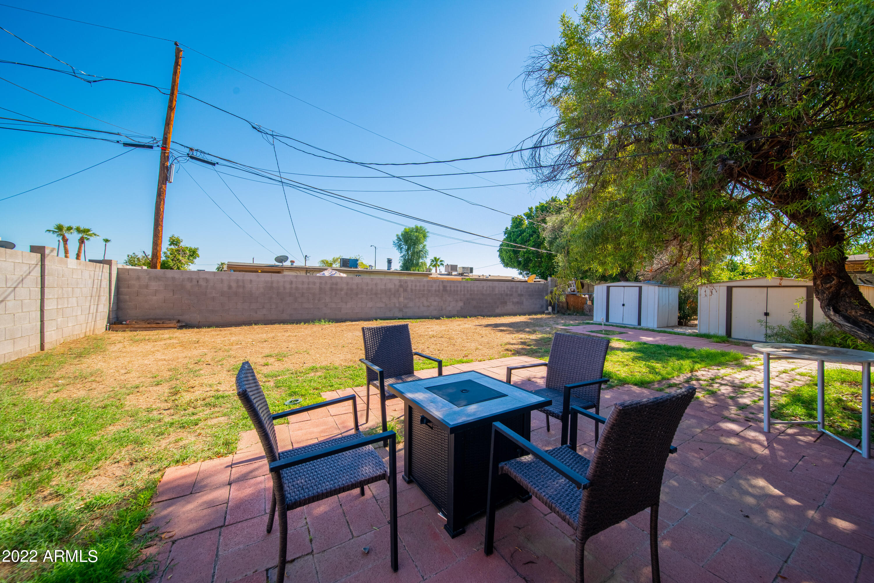 2225 W ALTADENA Avenue