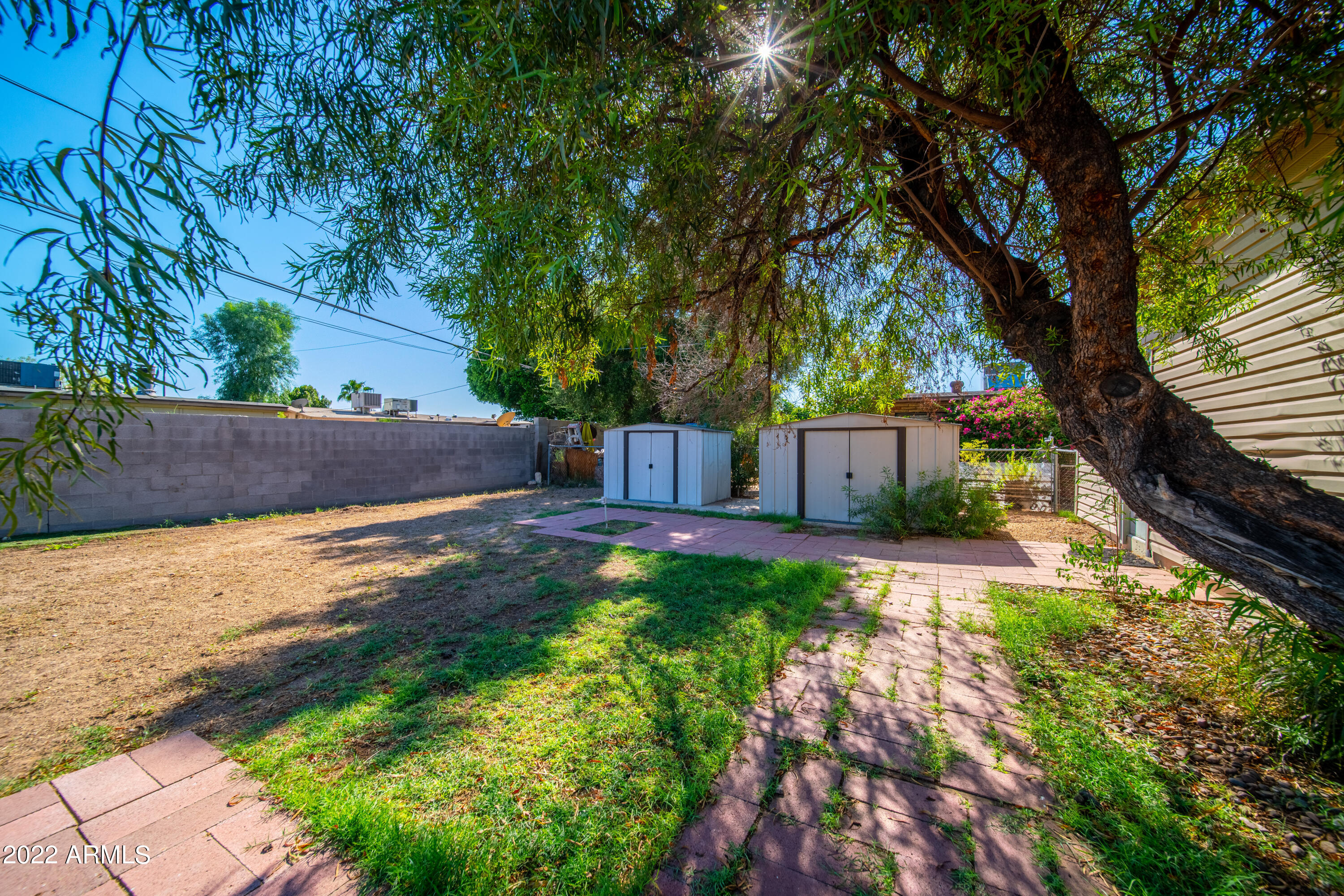 2225 W ALTADENA Avenue