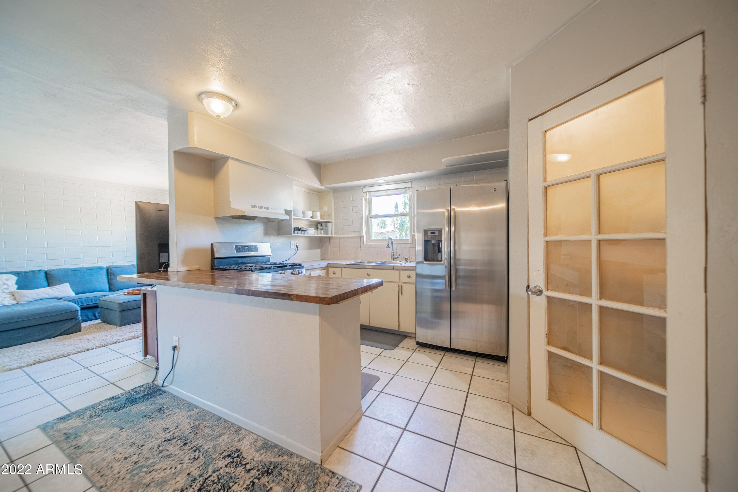 2225 W ALTADENA Avenue