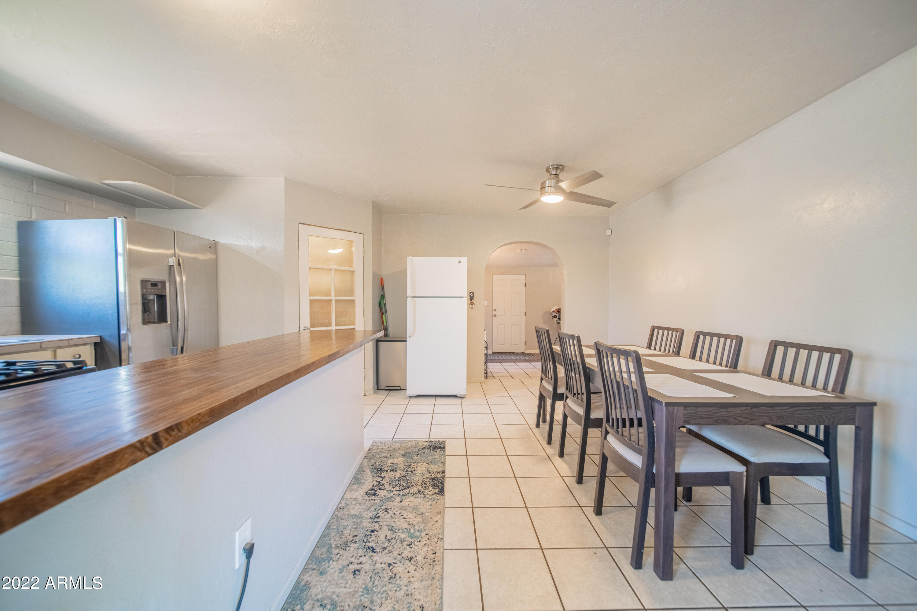 2225 W ALTADENA Avenue