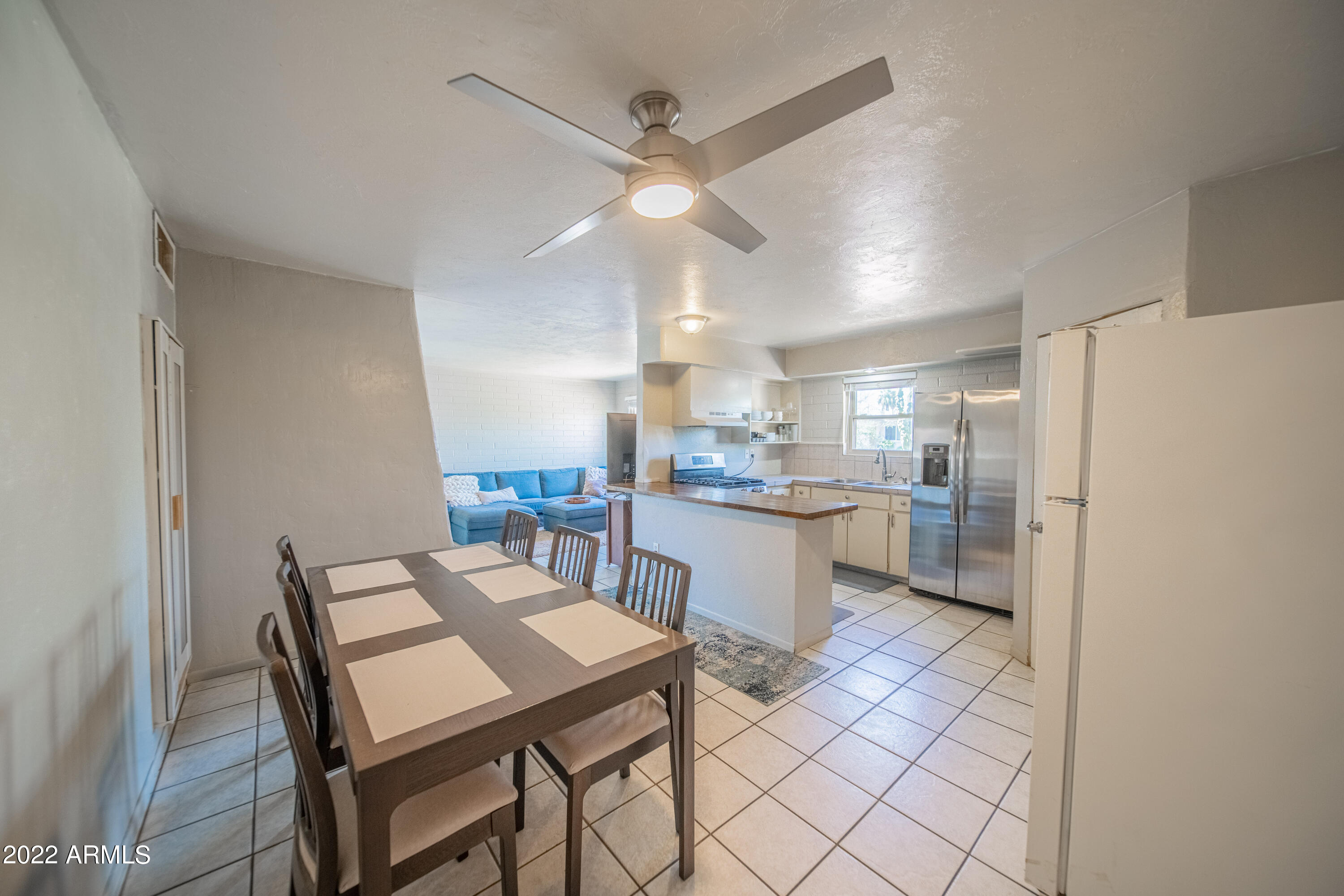 2225 W ALTADENA Avenue