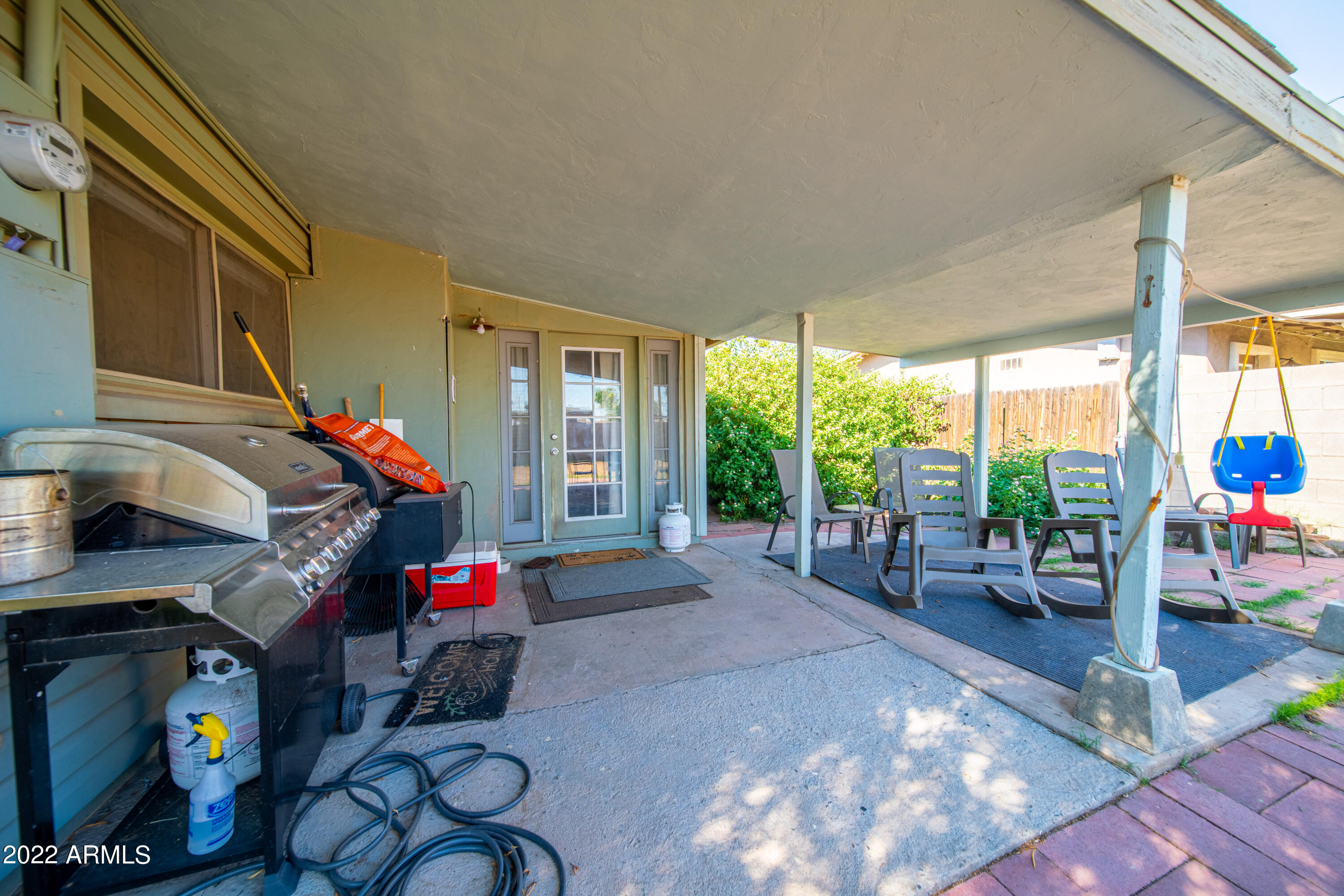 2225 W ALTADENA Avenue