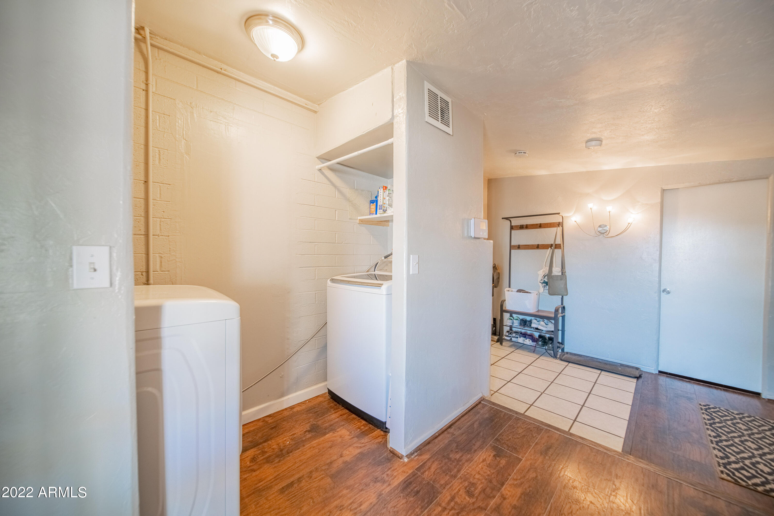 2225 W ALTADENA Avenue