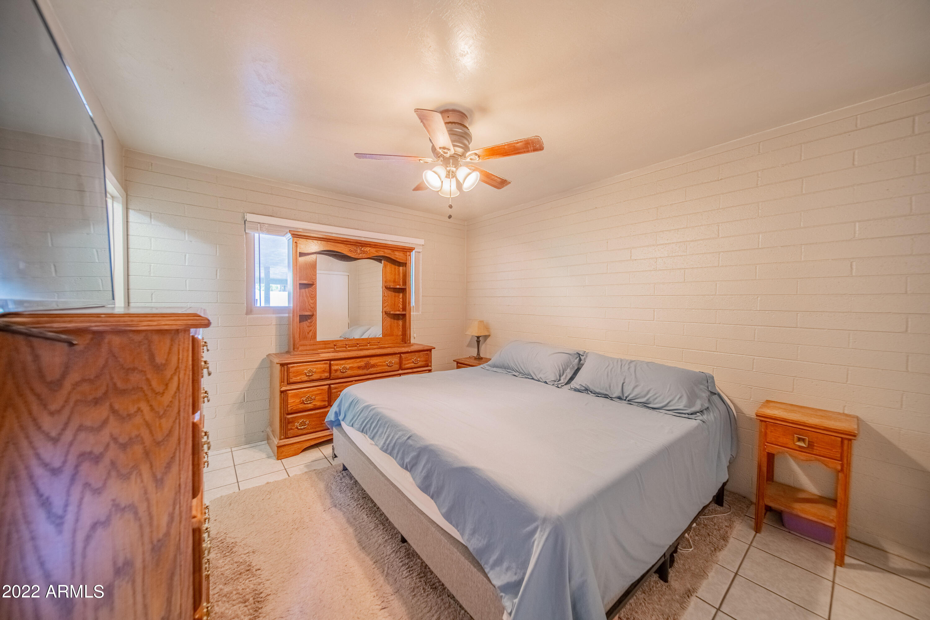 2225 W ALTADENA Avenue