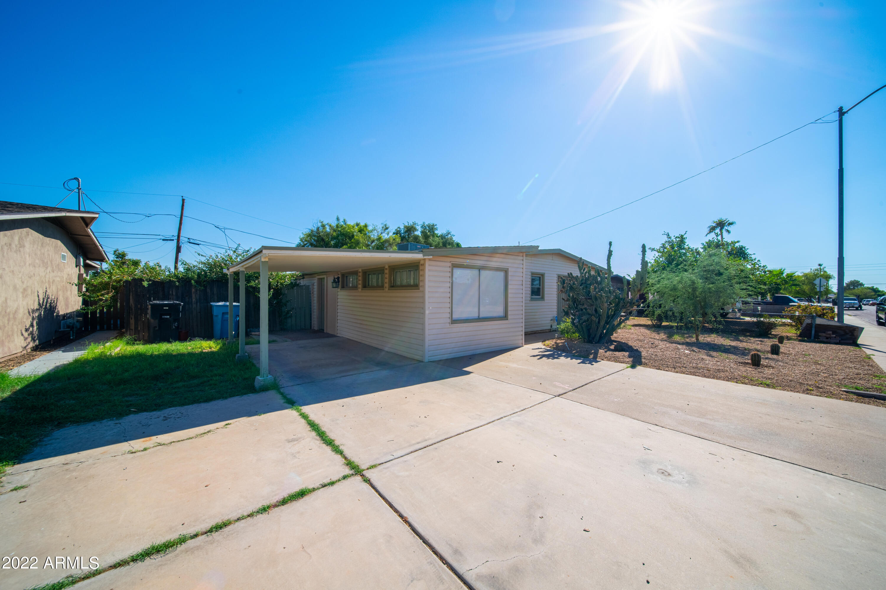 2225 W ALTADENA Avenue