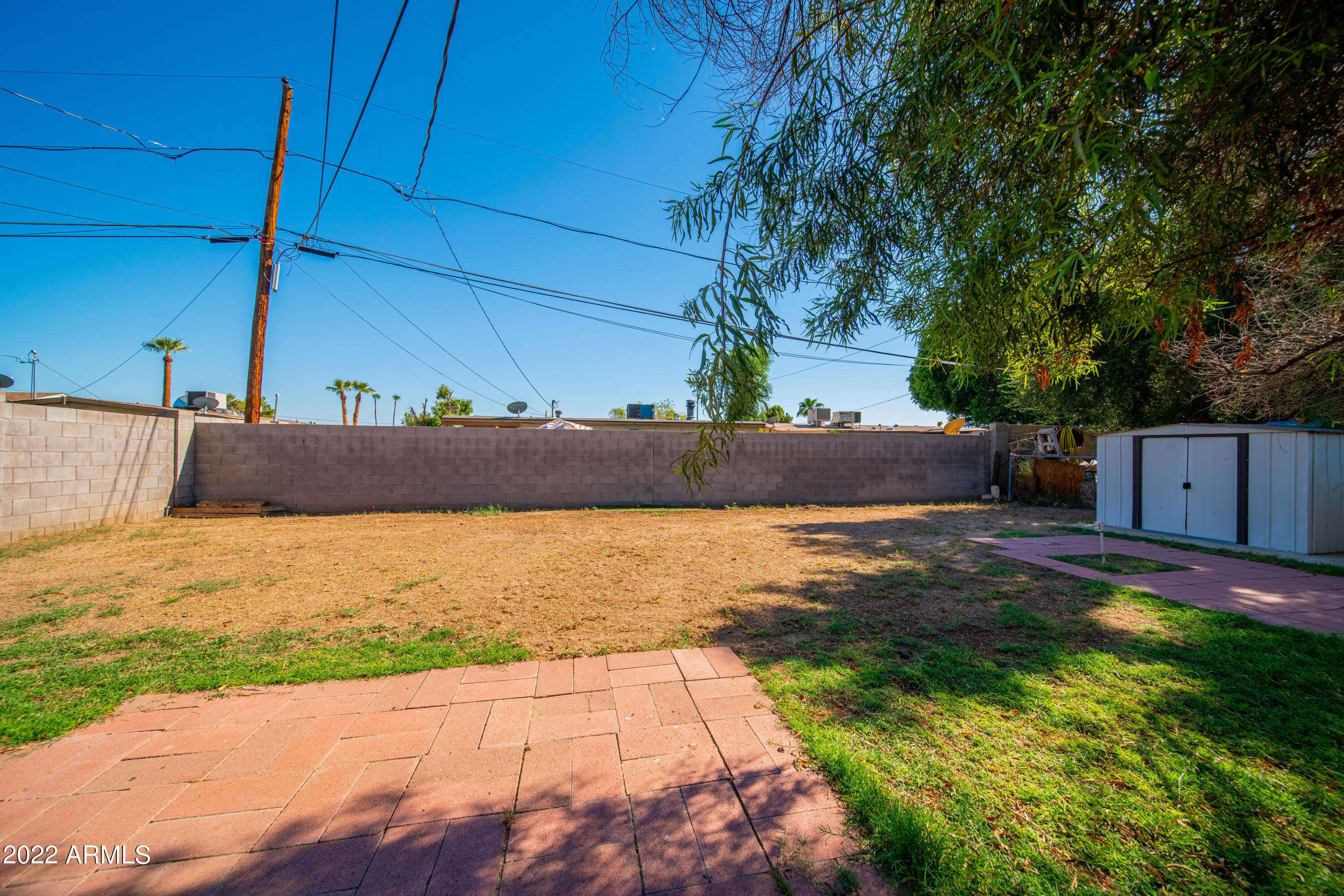 2225 W ALTADENA Avenue