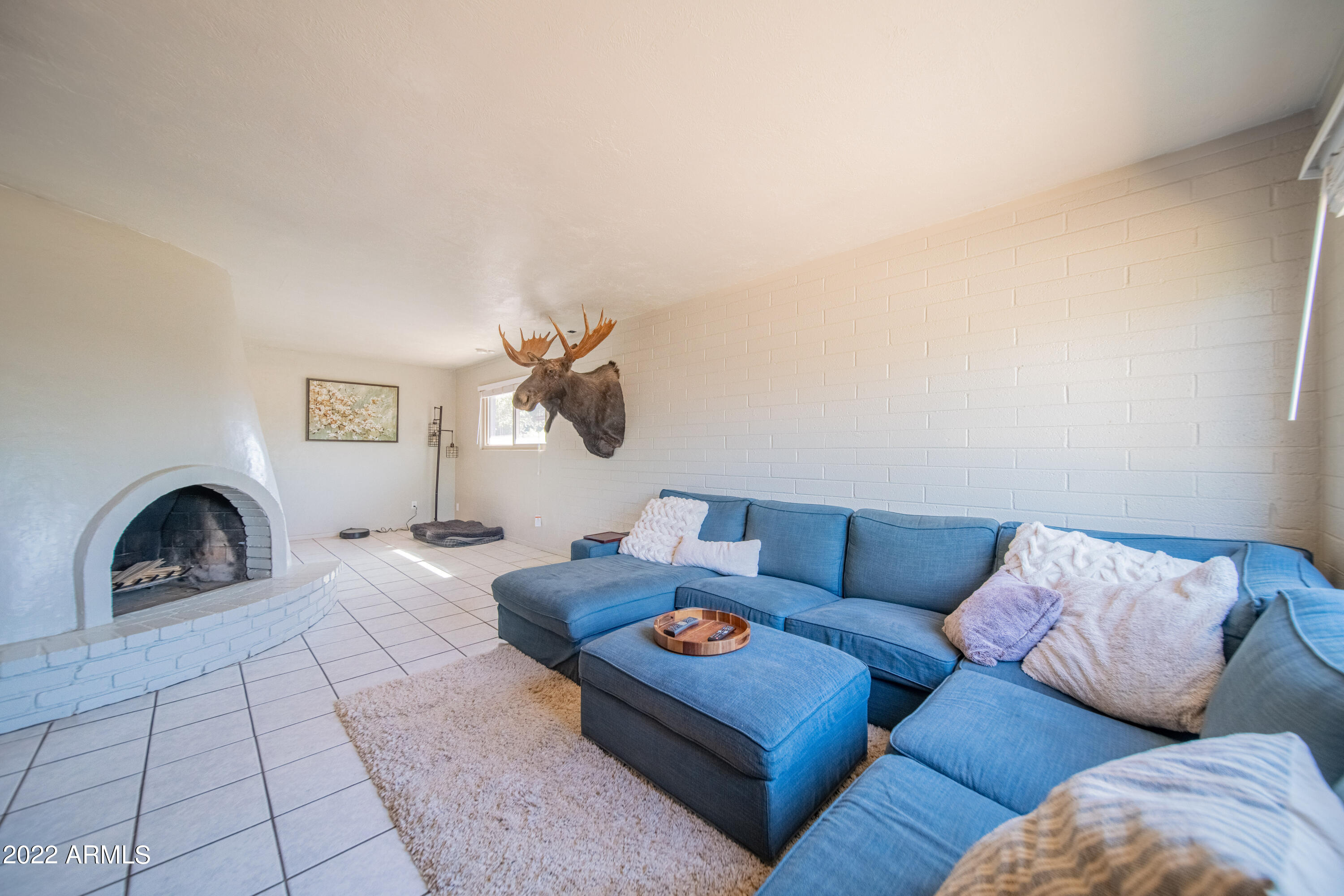 2225 W ALTADENA Avenue