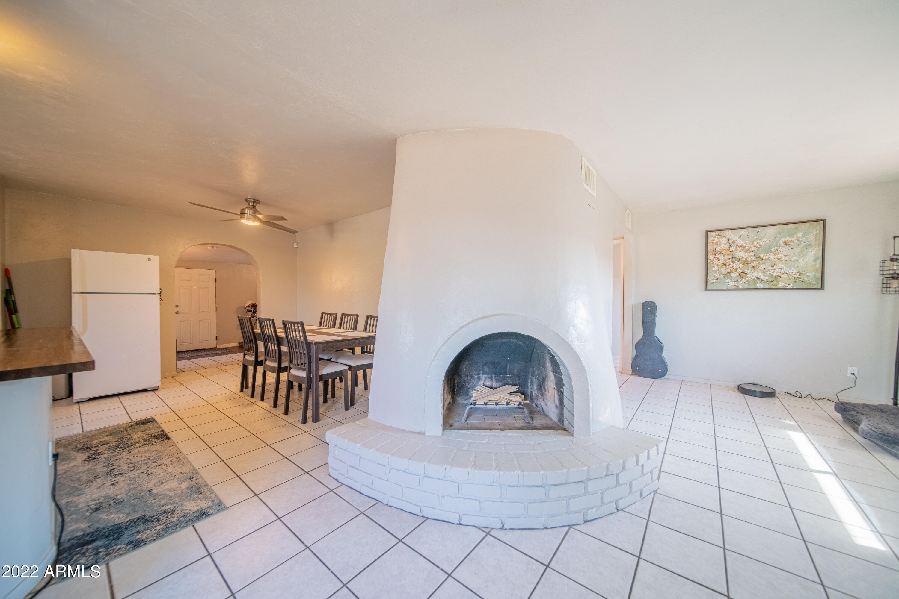 2225 W ALTADENA Avenue