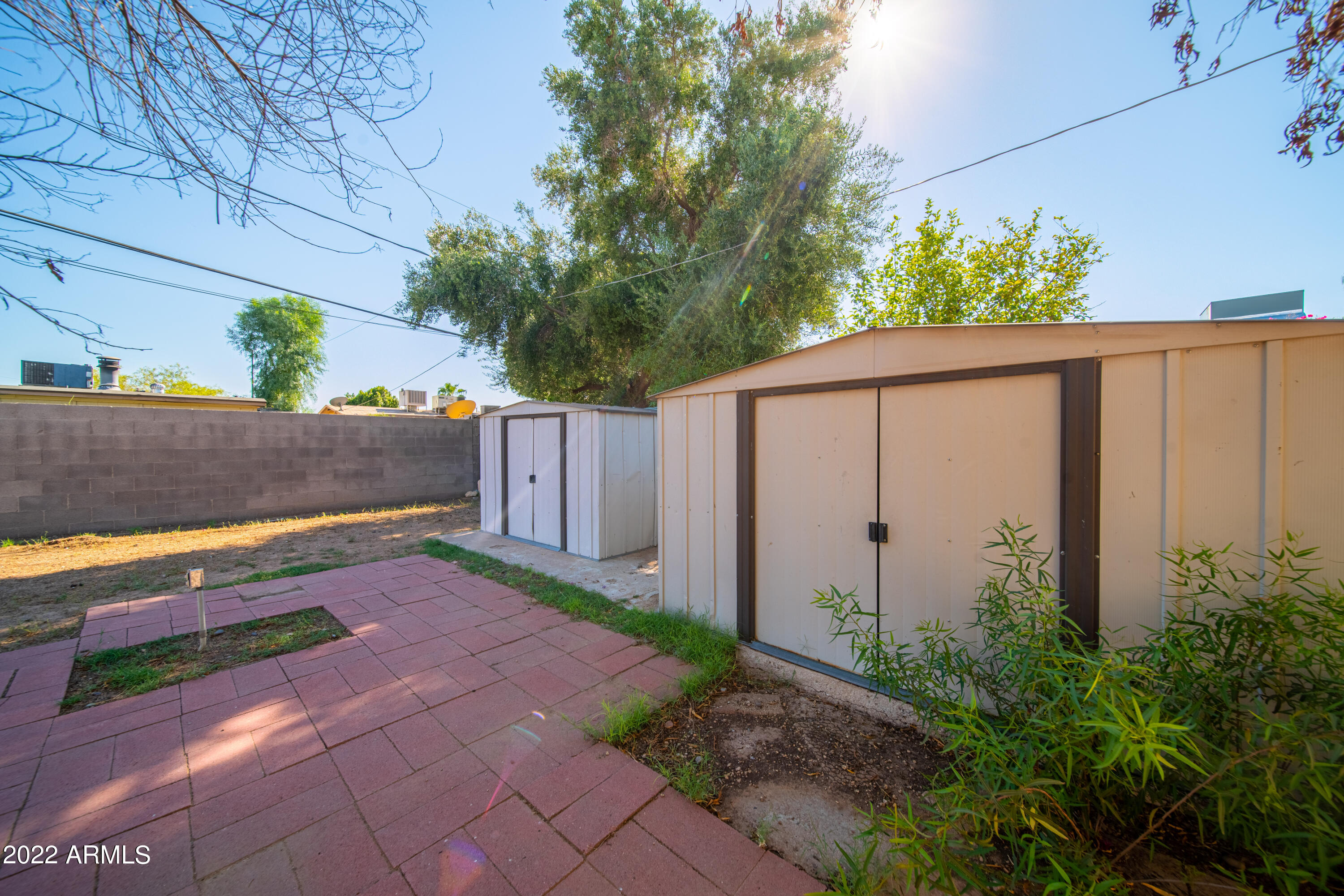 2225 W ALTADENA Avenue