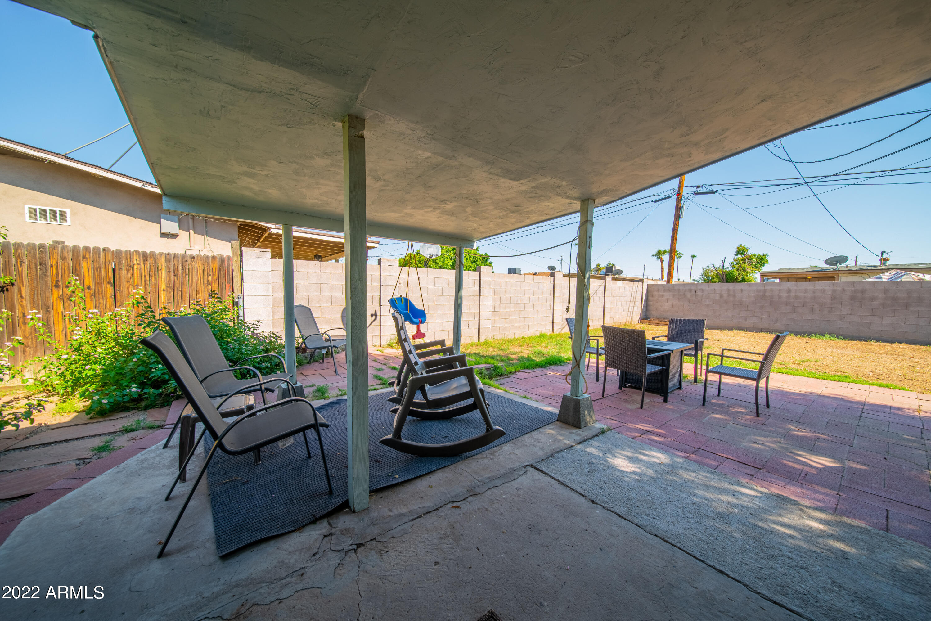 2225 W ALTADENA Avenue