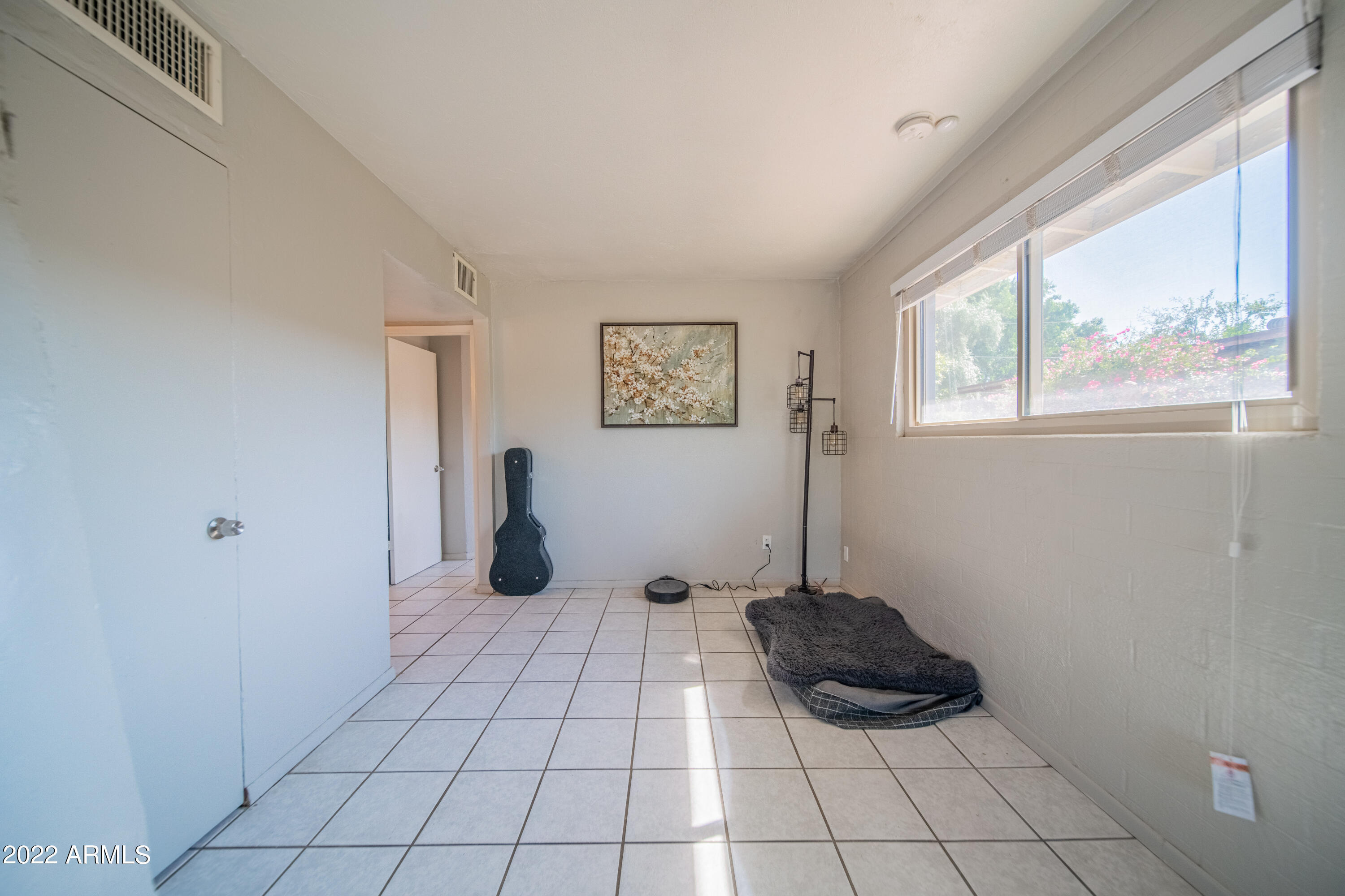 2225 W ALTADENA Avenue