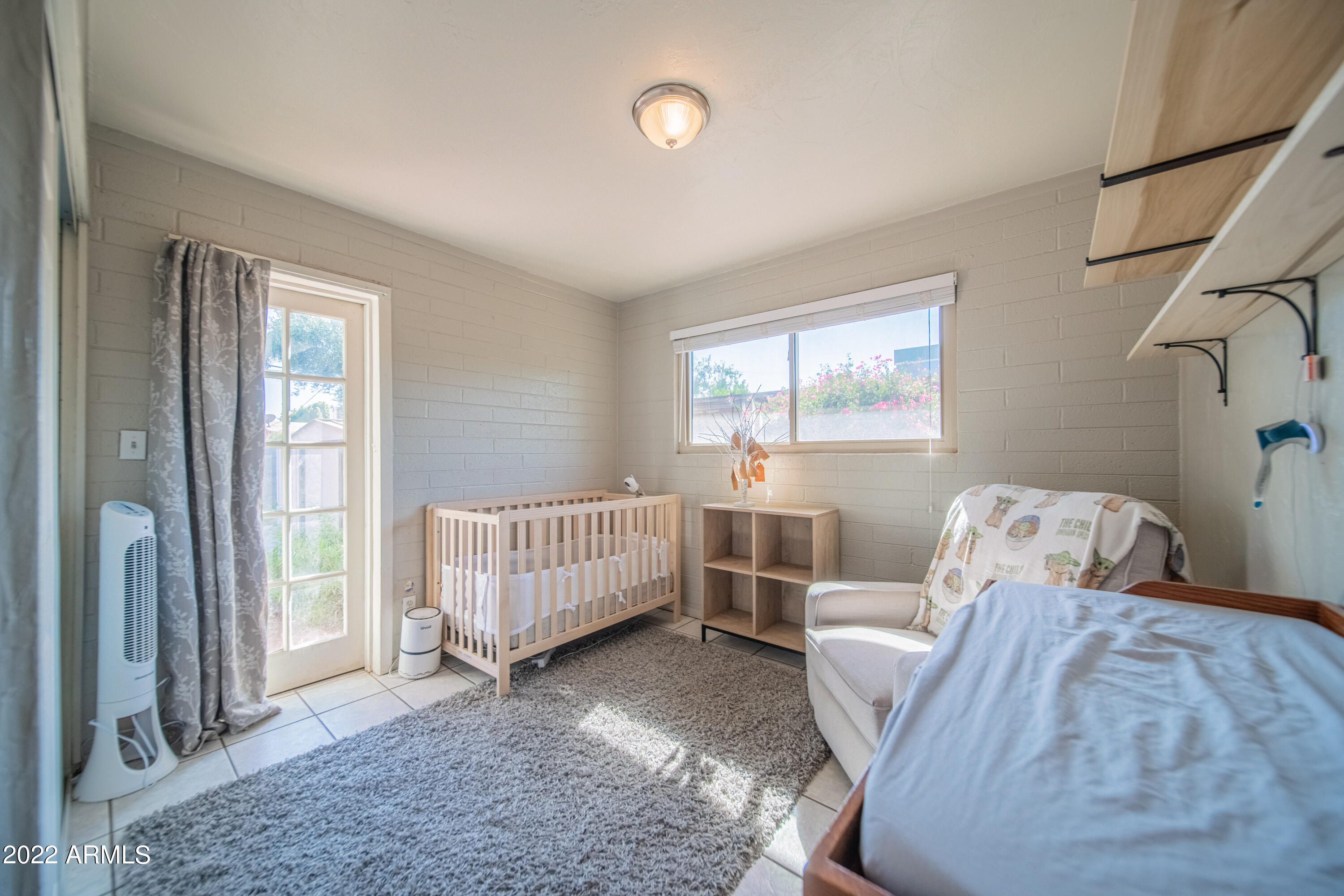 2225 W ALTADENA Avenue